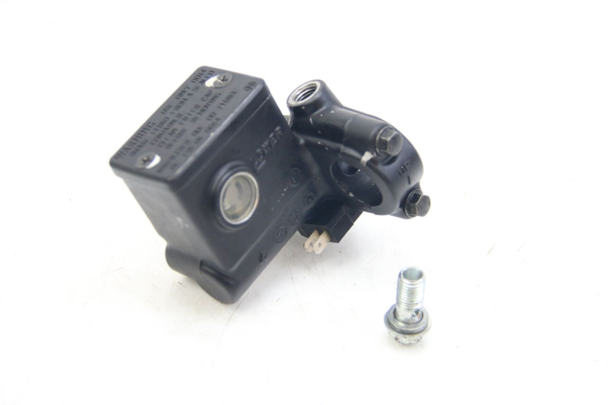 photo de FRONT BRAKE MASTER CYLINDER SUZUKI SIXTEEN 125 (2008 - 2010)