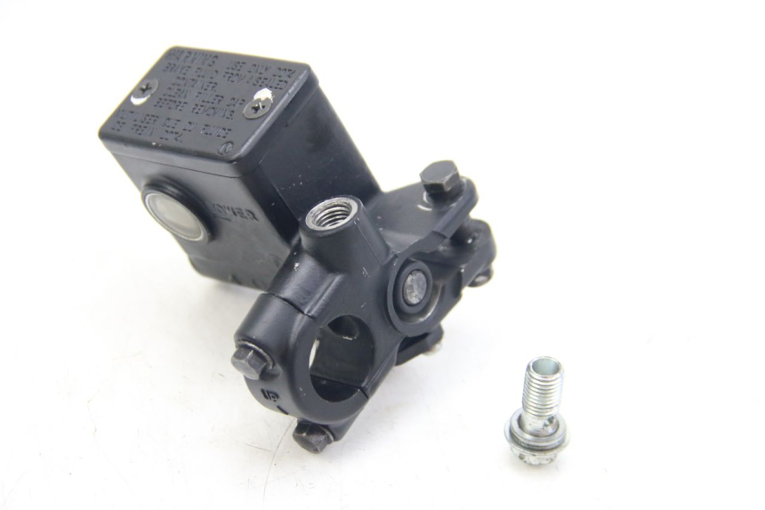 photo de FRONT BRAKE MASTER CYLINDER SUZUKI SIXTEEN 125 (2008 - 2010)