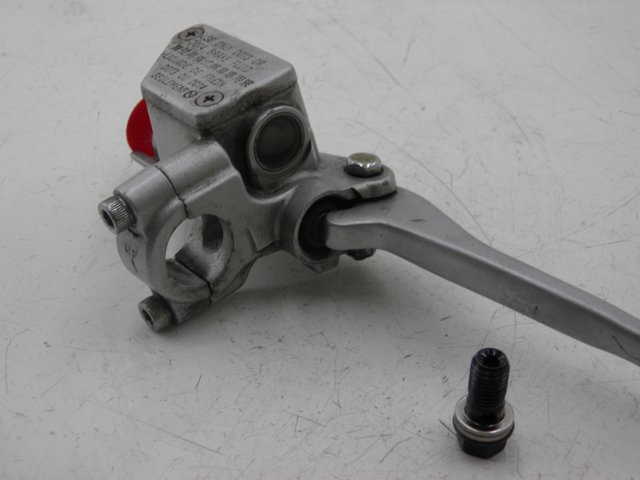 photo de FRONT BRAKE MASTER CYLINDER SYM MIO 50 (2005 - 2010)