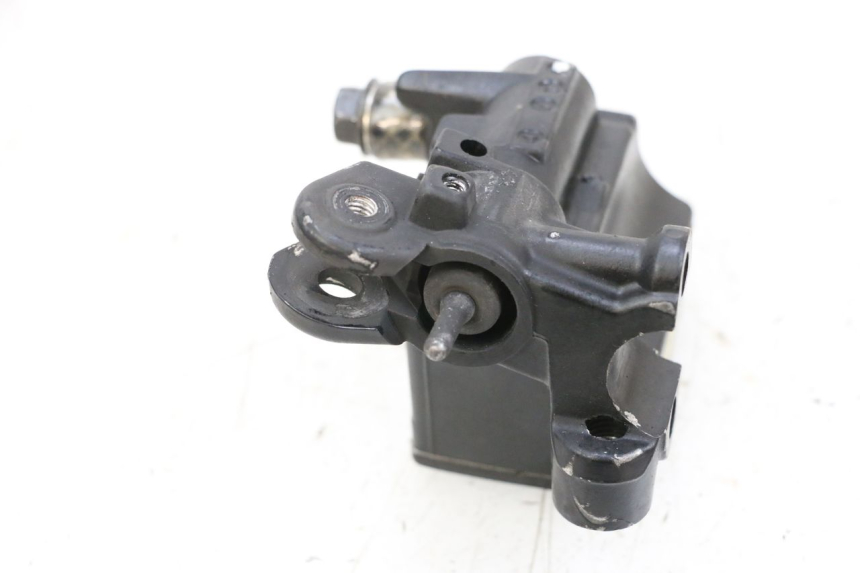 photo de FRONT BRAKE MASTER CYLINDER YAMAHA TDM ABS 900 (2002 - 2014) - Zoom on usage condition