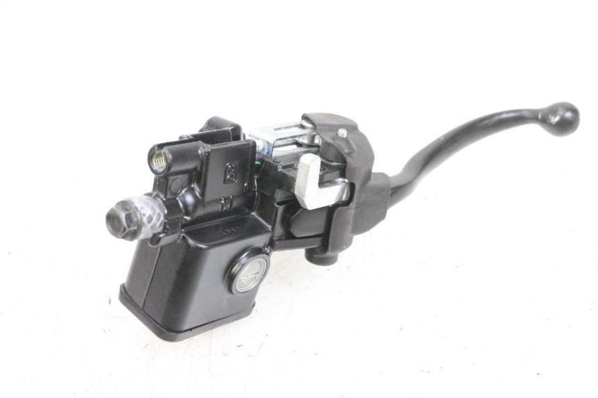 photo de FRONT BRAKE MASTER CYLINDER YAMAHA TRICITY 300 (2020 - 2024) - Zoom on usage condition