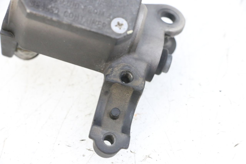 photo de FRONT MASTER CYLINDER YAMAHA X-MAX XMAX 125 (2010 - 2013) - Alternative perspective
