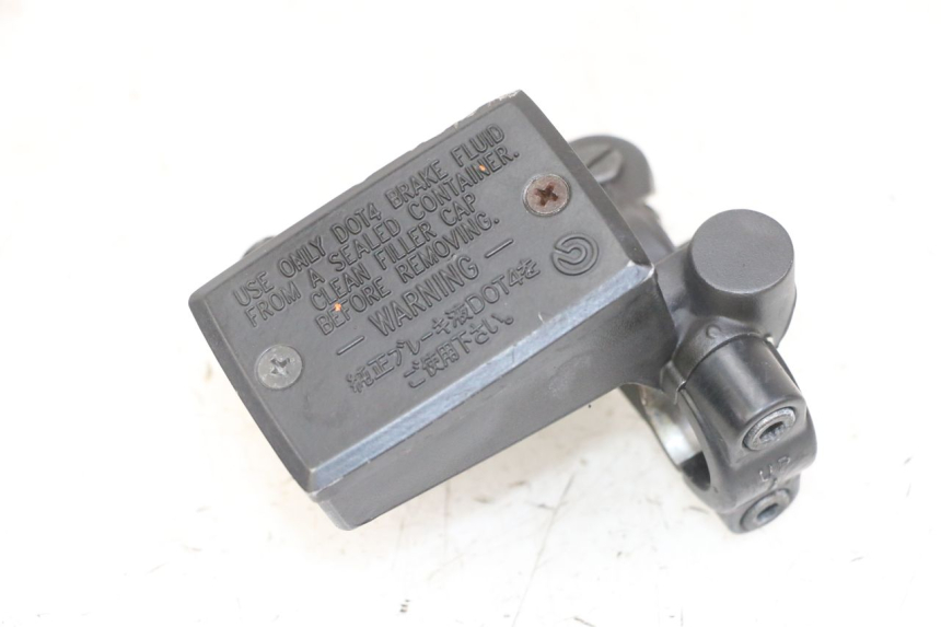 photo de FRONT BRAKE MASTER CYLINDER YAMAHA XJ6 ABS 600 (2008 - 2016)