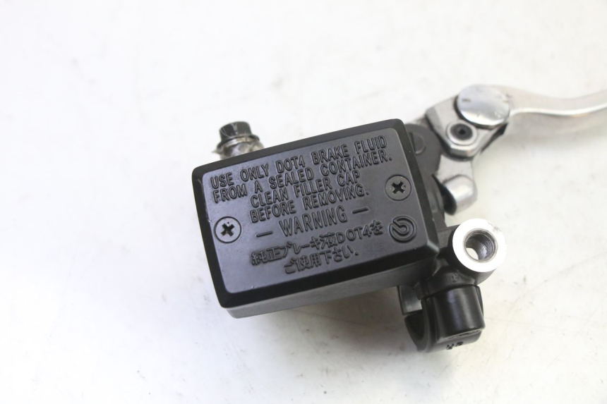 photo de FRONT BRAKE MASTER CYLINDER YAMAHA XJ6 ABS 600 (2008 - 2016)