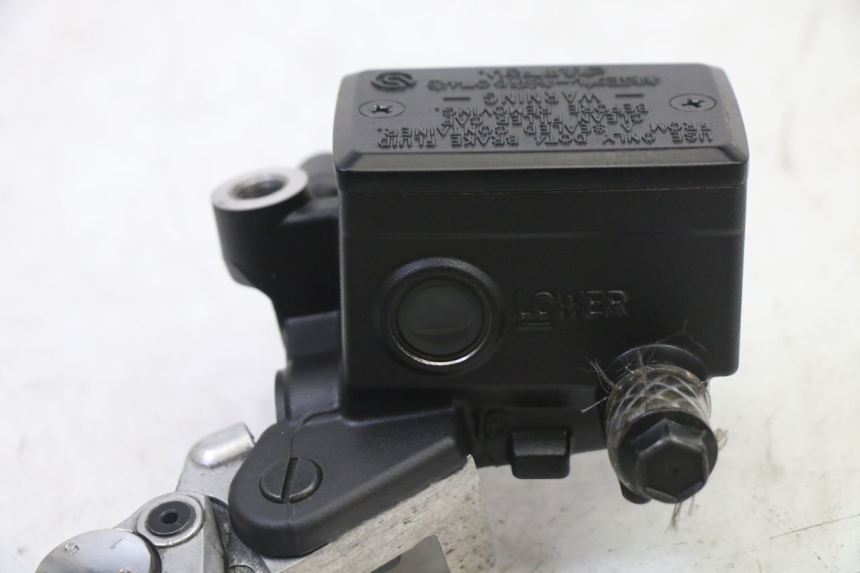 photo de FRONT BRAKE MASTER CYLINDER YAMAHA XJ6 ABS 600 (2008 - 2016)