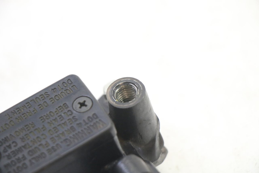 photo de FRONT BRAKE MASTER CYLINDER HONDA XLV VARADERO 125 (2000 - 2006)