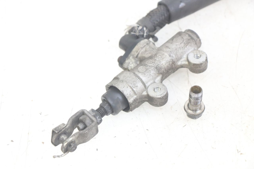 photo de REAR BRAKE MASTER CYLINDER HONDA CBR F SC25 1000 (1989 - 1992)