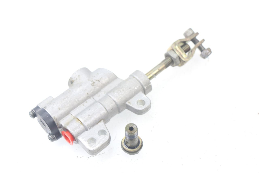 photo de REAR BRAKE MASTER CYLINDER LONCIN DIRT BIKE 125 - Alternative perspective
