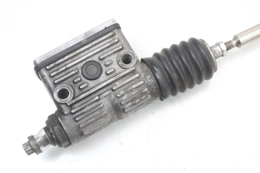 photo de REAR BRAKE MASTER CYLINDER HARLEY DAVIDSON SPORTSTER XL CUSTOM 1200 (2003 - 2004)