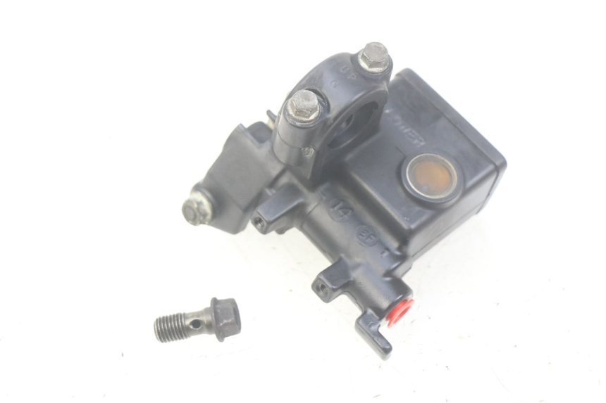 photo de REAR BRAKE MASTER CYLINDER HONDA FES PANTHEON 125 (2003 - 2007)