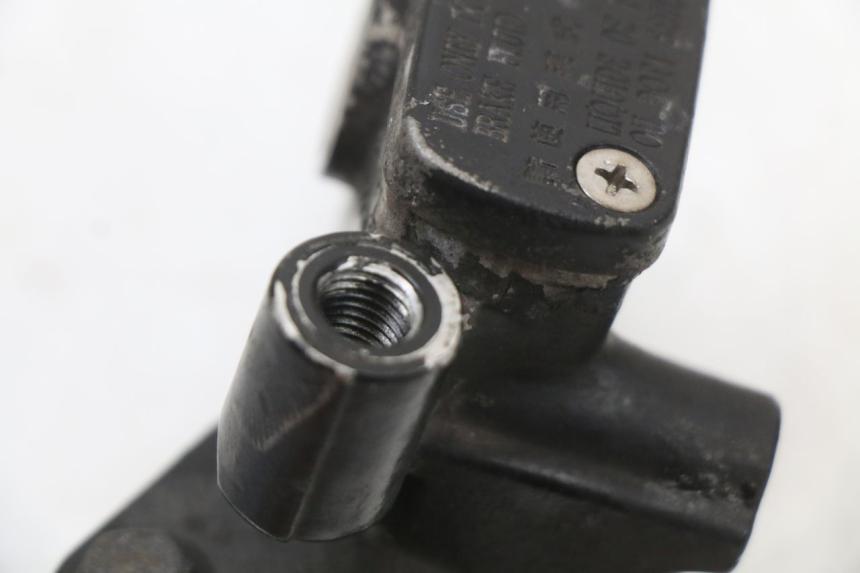 photo de Rear brake master cylinder SYM JOYRIDE EVO 125 (2009 - 2016) - Alternative perspective