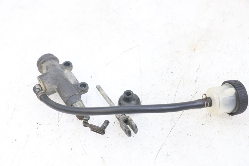 photo de REAR BRAKE MASTER CYLINDER PEUGEOT XP6 50 (1997 - 2003)