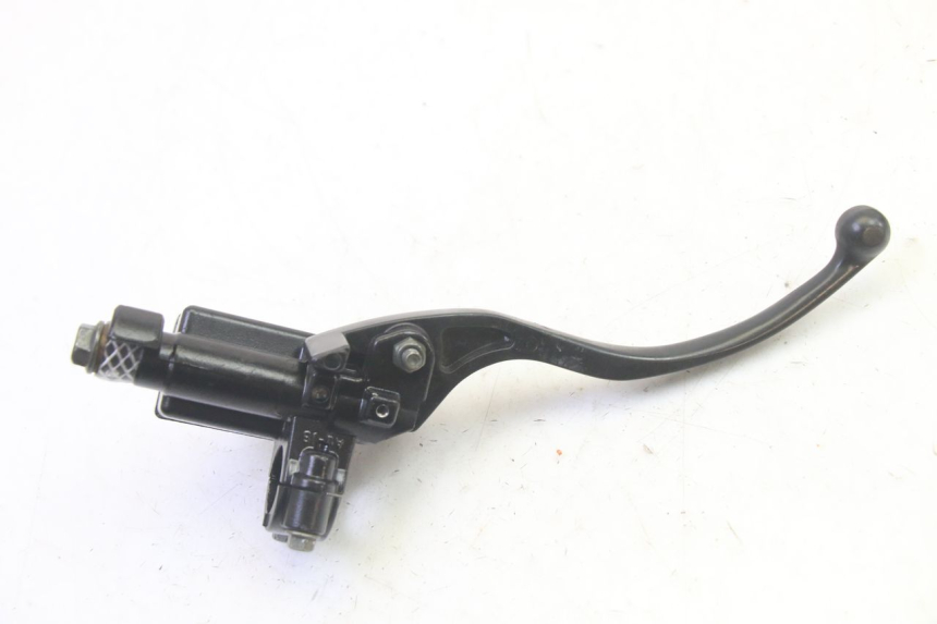 photo de REAR BRAKE MASTER CYLINDER EFUN PUSA 1 - Fixing points details