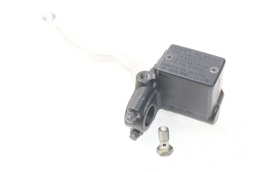 photo de REAR BRAKE MASTER CYLINDER PEUGEOT SATELIS 300 (2012 - 2015) - Alternative perspective