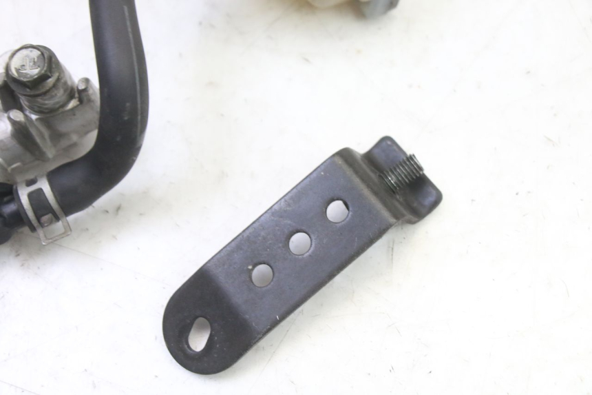 photo de REAR BRAKE MASTER CYLINDER SUZUKI SV S 650 (2003 - 2009)
