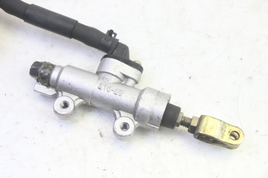 photo de REAR BRAKE MASTER CYLINDER DAELIM VJ ROADWIN FI 125 (2008 - 2017) - Zoom on usage condition