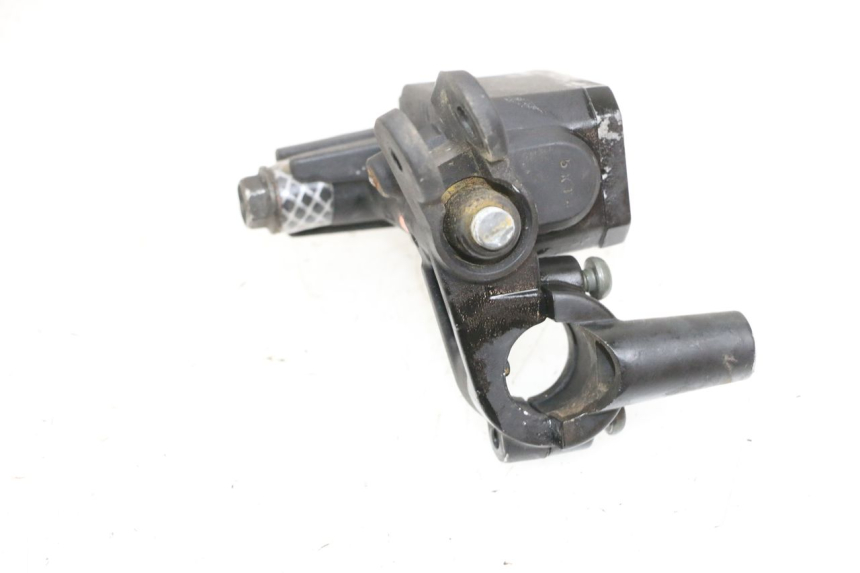 photo de REAR BRAKE MASTER CYLINDER YAMAHA XMAX X-MAX 125 (2006 - 2009) - Zoom on usage condition