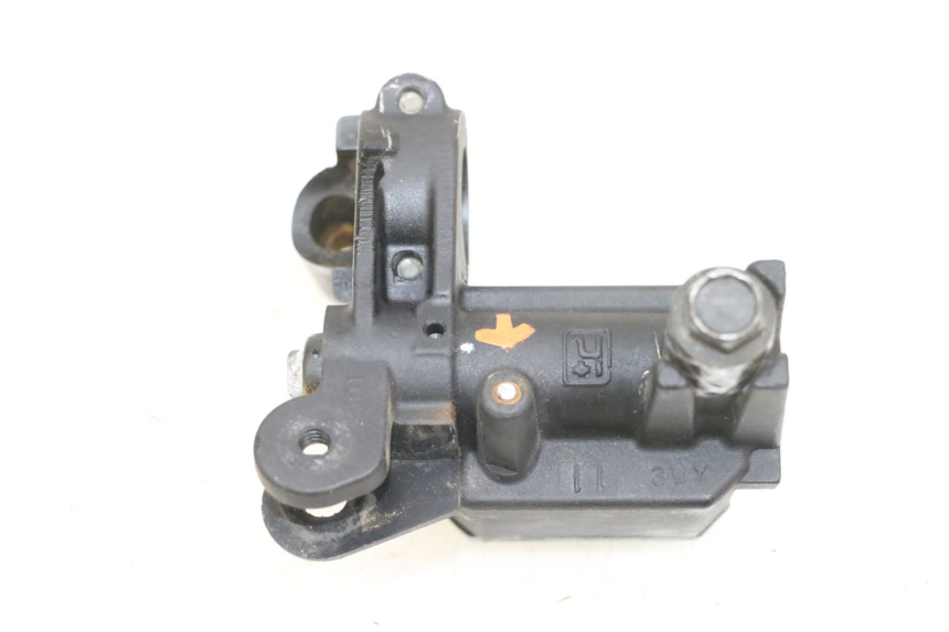 photo de REAR BRAKE MASTER CYLINDER YAMAHA XMAX X-MAX 125 (2006 - 2009) - Alternative perspective
