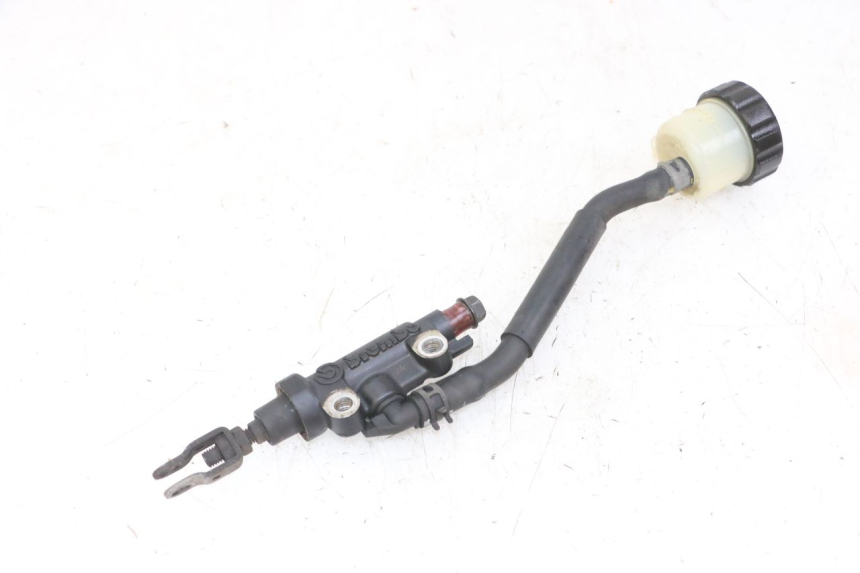 photo de REAR BRAKE MASTER CYLINDER YAMAHA FZS FAZER 600 (2001 - 2003)