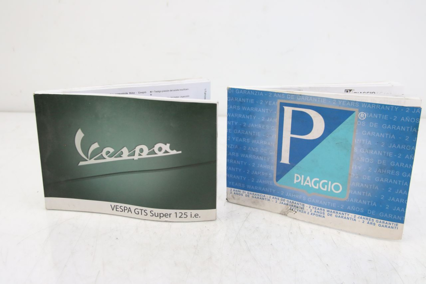 photo de USER MANUAL PIAGGIO VESPA GTS SUPER IE 125 (2009 - 2016)