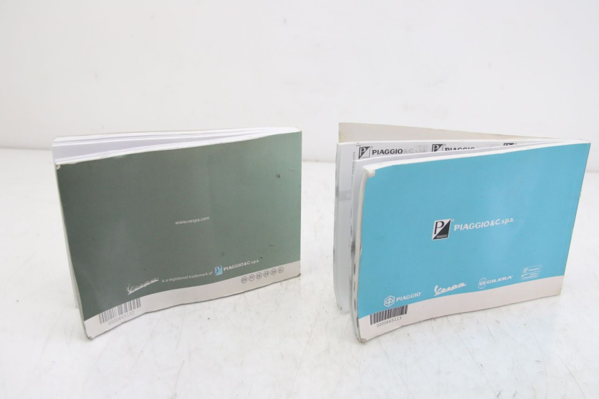 photo de USER MANUAL PIAGGIO VESPA GTS SUPER IE 125 (2009 - 2016)