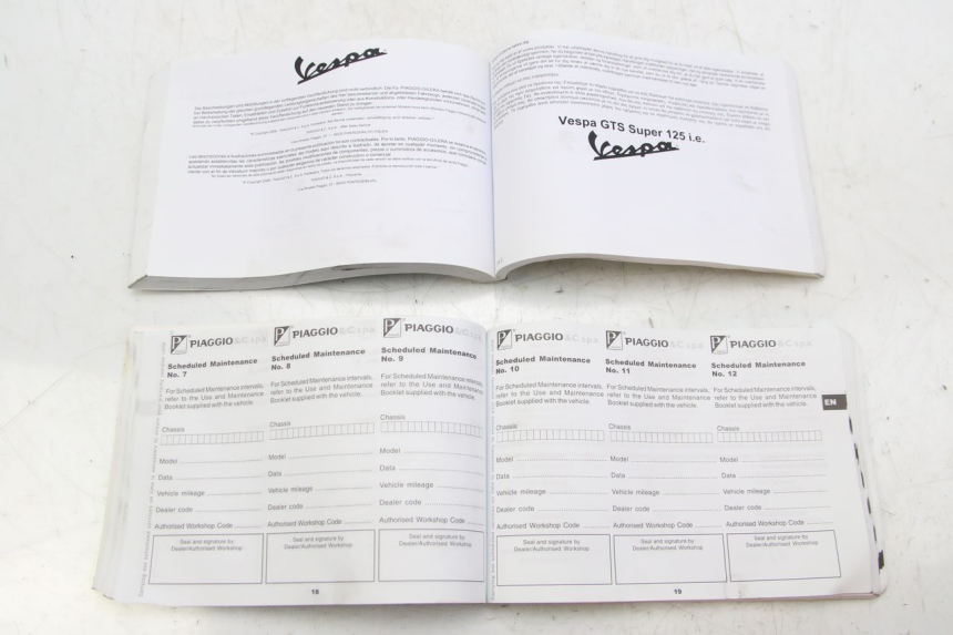 photo de USER MANUAL PIAGGIO VESPA GTS SUPER IE 125 (2009 - 2016)