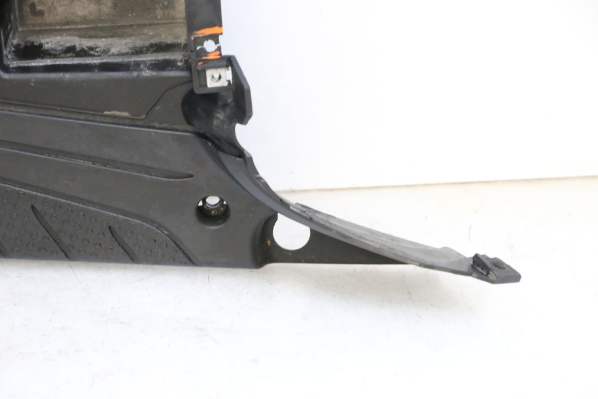 photo de FOOTREST MBK BOOSTER SPIRIT 50 (2004 - 2017) - Component detail