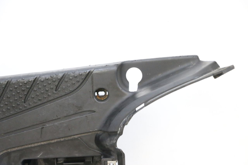 photo de FOOTREST MBK BOOSTER SPIRIT 50 (2004 - 2017) - Zoom on usage condition