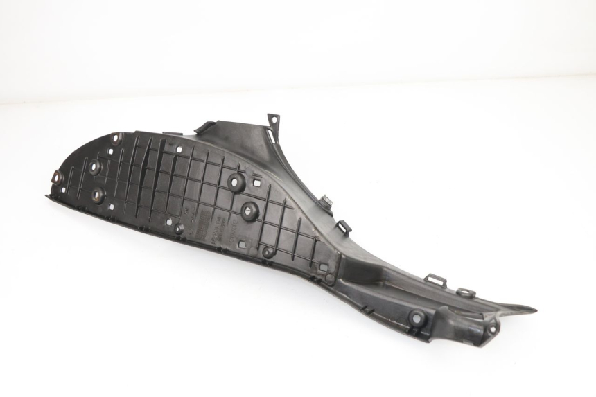 photo de RIGHT FLOOR PANEL APRILIA SCARABEO GT 125 (1999 - 2007)