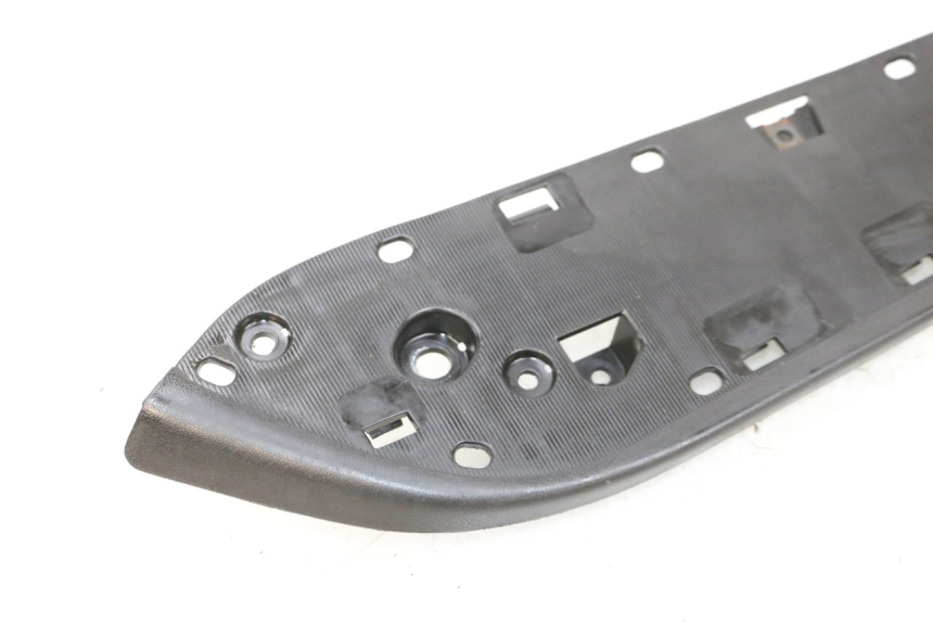 photo de RIGHT FLOOR PANEL SUZUKI BURGMAN 650 (2013 - 2020)