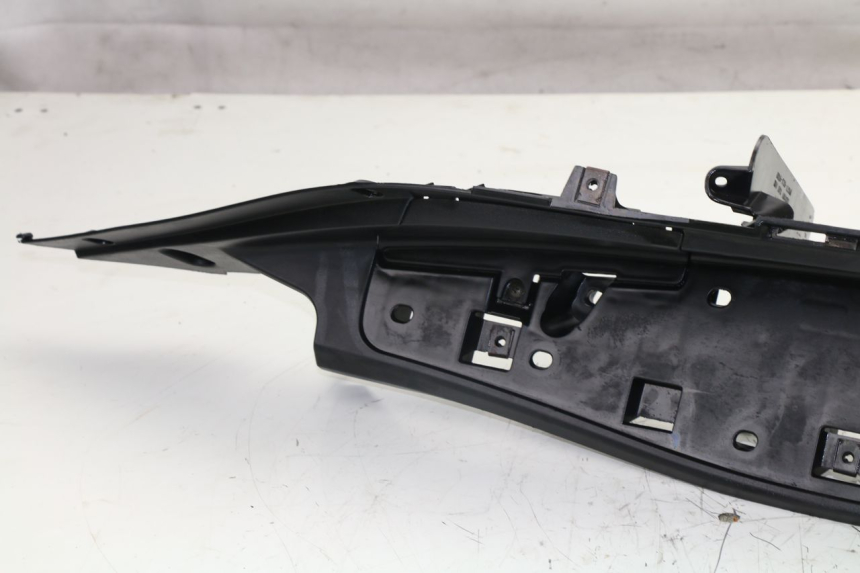 photo de RIGHT FLOOR PANEL HONDA FES S-WING SWING 125 (2007 - 2015) - Distinctive features