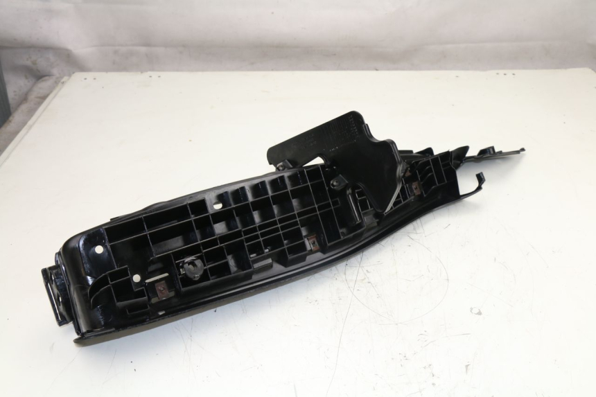 photo de RIGHT FLOOR PANEL HONDA FES S-WING SWING 125 (2007 - 2015) - Alternative perspective