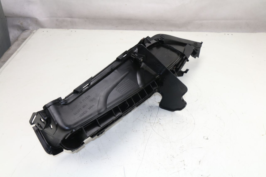 photo de RIGHT FLOOR PANEL HONDA FES S-WING SWING 125 (2007 - 2015) - Technical close-up