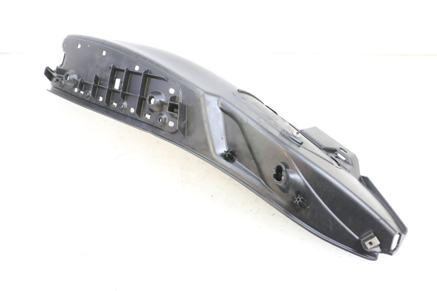 photo de RIGHT FLOOR PANEL PIAGGIO MP3 HPE 350 (2018 - 2020) - Technical close-up