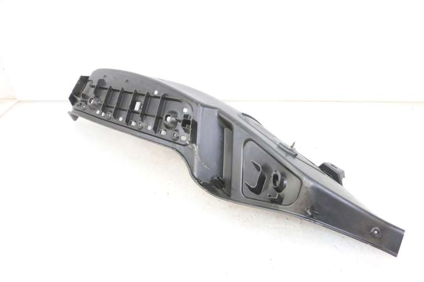 photo de RIGHT FLOOR PANEL PIAGGIO MP3 500 (2011 - 2015)