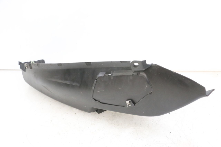 photo de RIGHT FLOOR PANEL PIAGGIO MP3 500 (2011 - 2015)