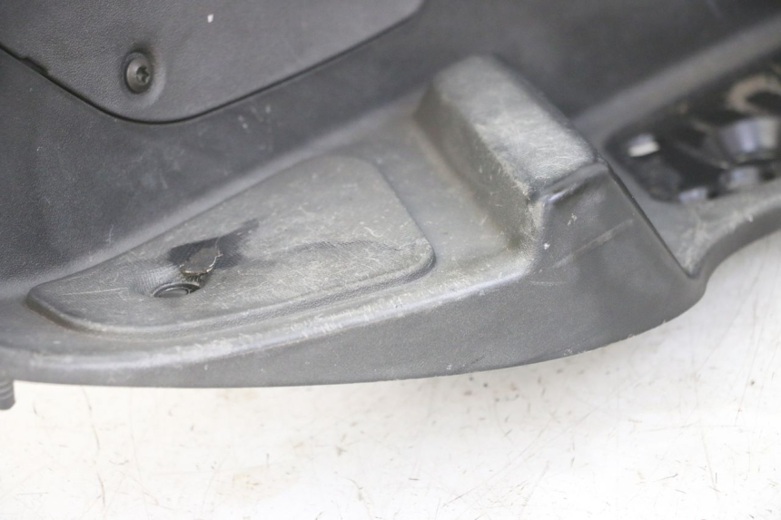 photo de RIGHT FLOOR PANEL PIAGGIO MP3 500 (2011 - 2015)