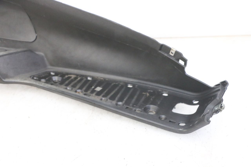 photo de RIGHT FLOOR PANEL PIAGGIO MP3 500 (2011 - 2015)