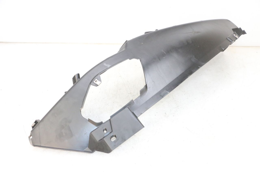 photo de RIGHT FLOOR PANEL PIAGGIO MP3 500 (2016 - 2018) - Technical close-up