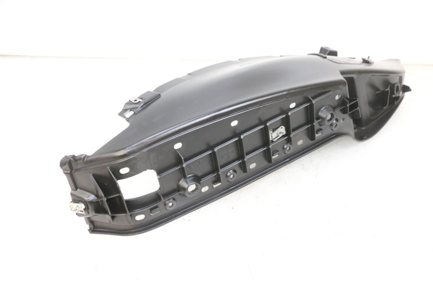 photo de RIGHT FOOTREST PIAGGIO MP3 RL 250 (2007 - 2010) - Alternative perspective