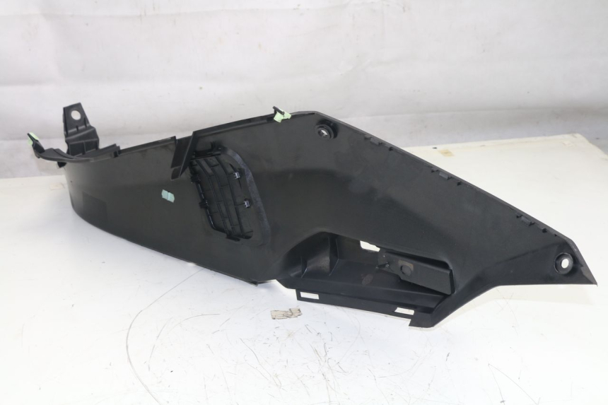 photo de RIGHT FLOOR PANEL PEUGEOT SATELIS 125 (2013 - 2018)