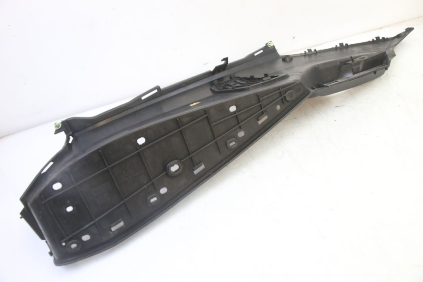 photo de RIGHT FLOOR PANEL PEUGEOT SATELIS 125 (2013 - 2018)