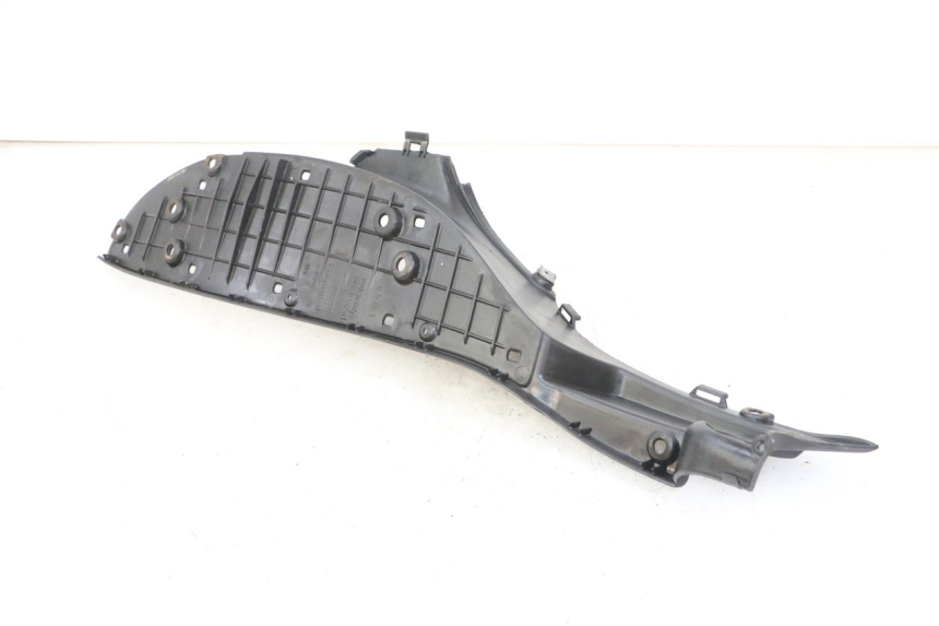 photo de RIGHT FLOOR PANEL APRILIA SCARABEO GT TOURING 125 (1999 - 2005)