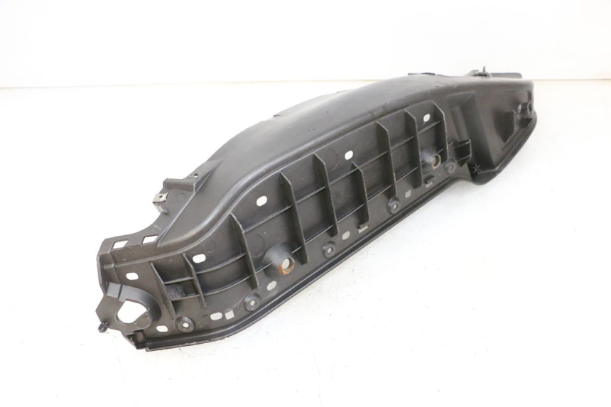 photo de RIGHT FOOTREST PIAGGIO X8 125 (2004 - 2007) - Technical close-up