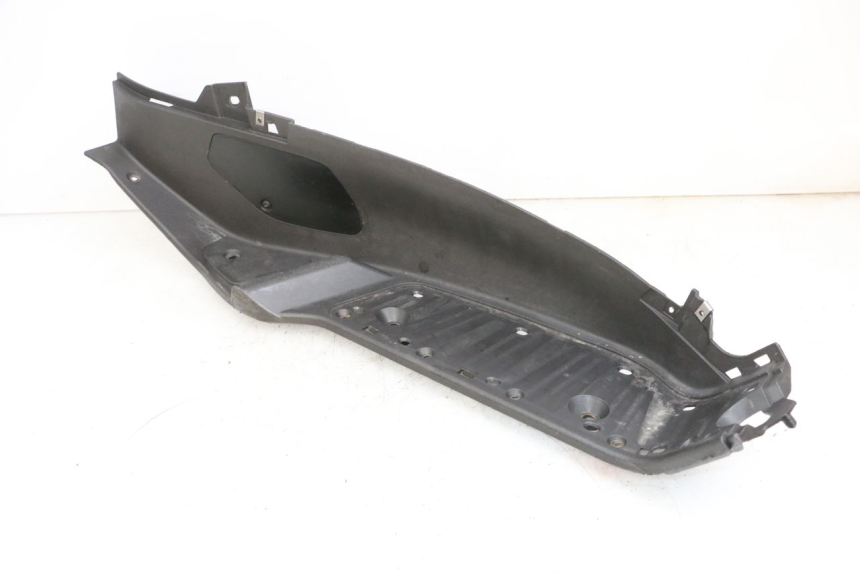 photo de RIGHT FOOTREST PIAGGIO X8 125 (2004 - 2007) - Fixing points details