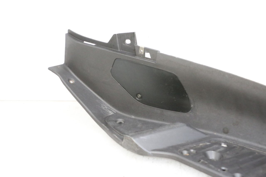 photo de RIGHT FOOTREST PIAGGIO X8 125 (2004 - 2007) - Surface and material condition