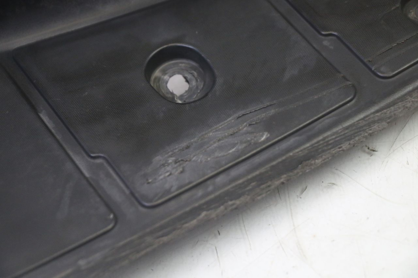 photo de LEFT FOOTREST SUZUKI BURGMAN 125 (2007 - 2014)