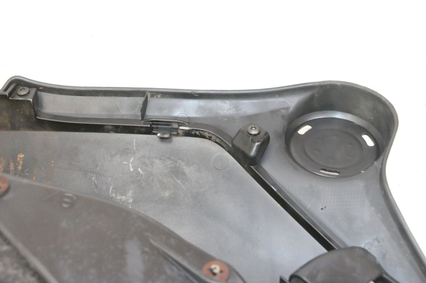 photo de LEFT FLOOR PANEL PIAGGIO IE MP3 YOURBAN 300 (2011 - 2016)