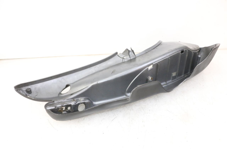 photo de LEFT FLOOR PANEL PIAGGIO BEVERLY 125 (1998 - 2005)