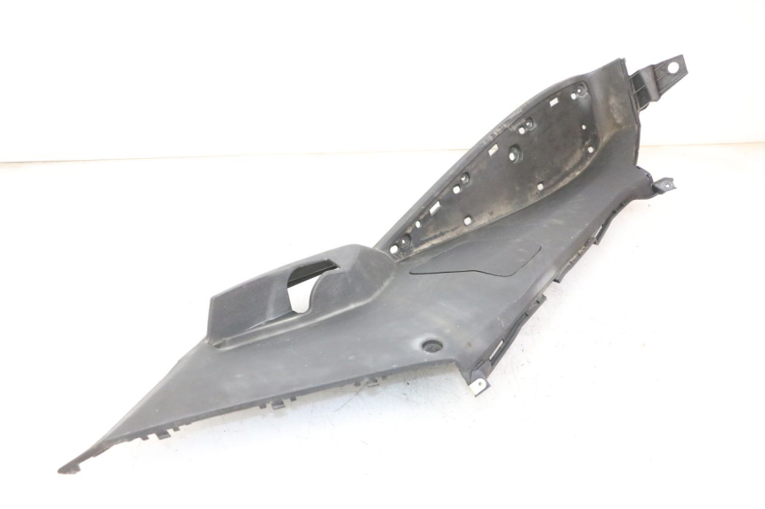 photo de LEFT FLOOR PANEL PEUGEOT SATELIS 125 (2013 - 2018)